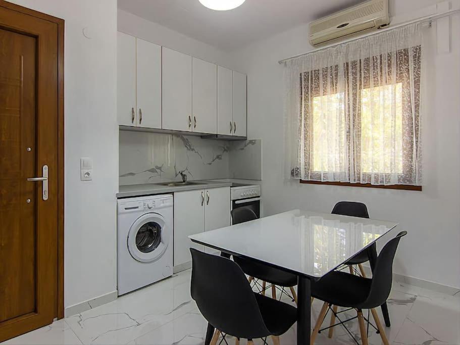 Modern One Bedroom Beachside Holiday home *