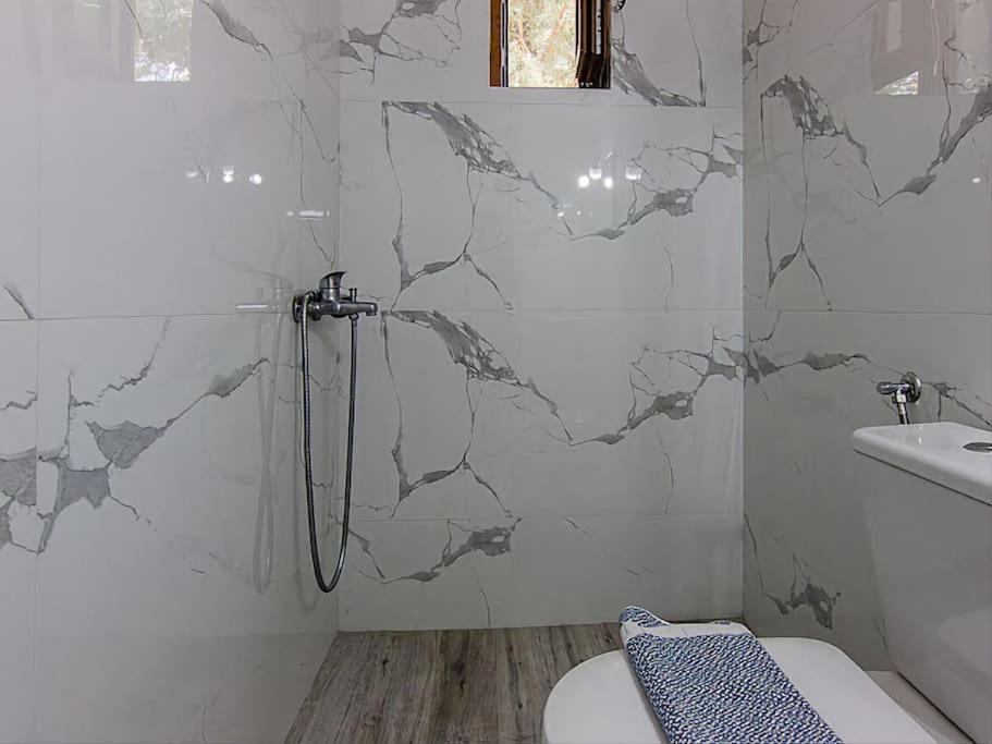 Modern One Bedroom Beachside Holiday home *