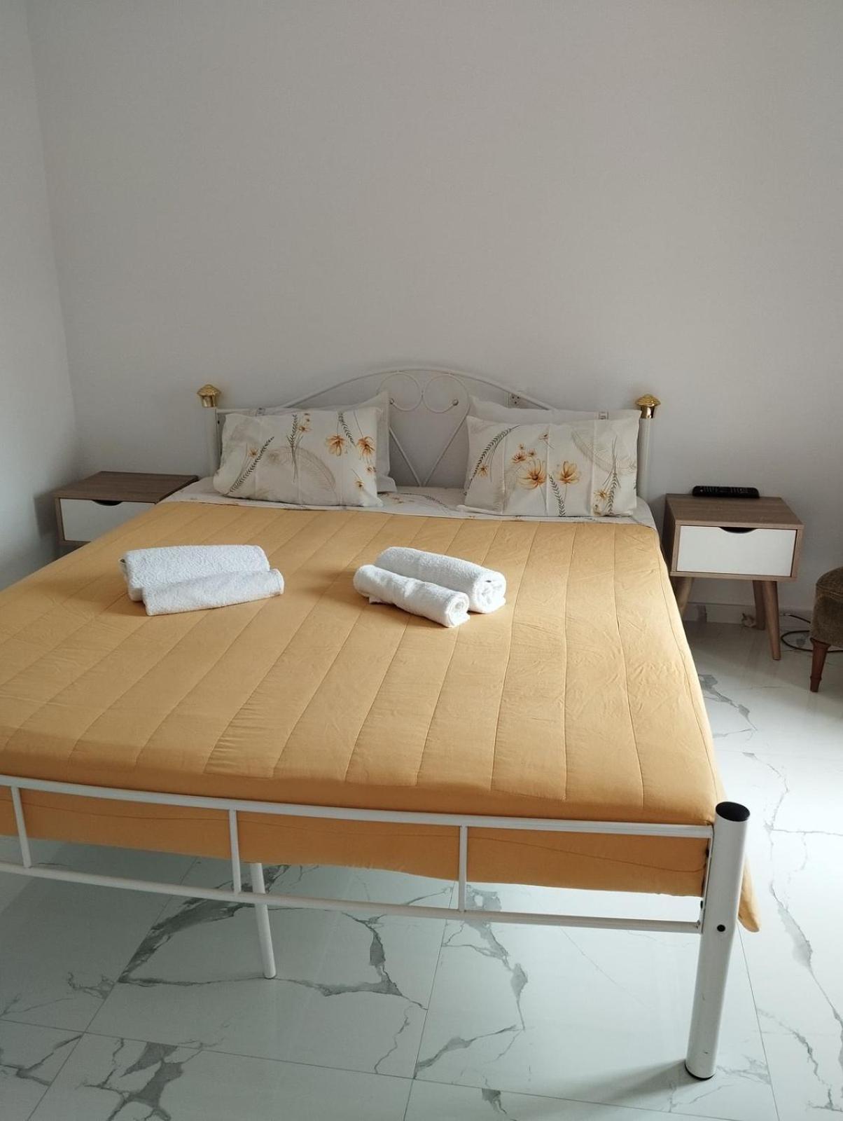 Modern One Bedroom Beachside Holiday home