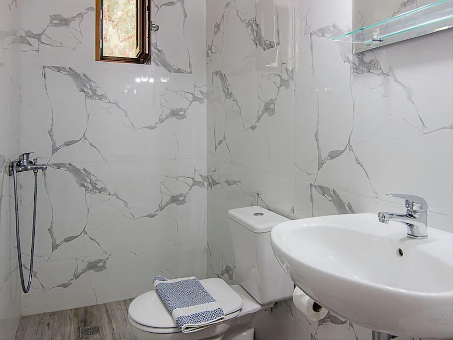 בית נופש Modern One Bedroom Beachside *