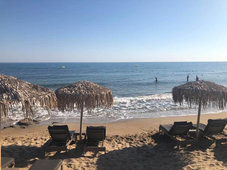 בית נופש Modern One Bedroom Beachside הרסוניסוס