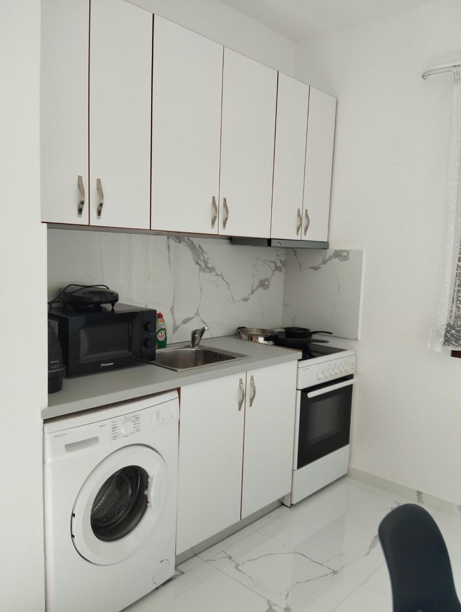 Modern One Bedroom Beachside הרסוניסוס